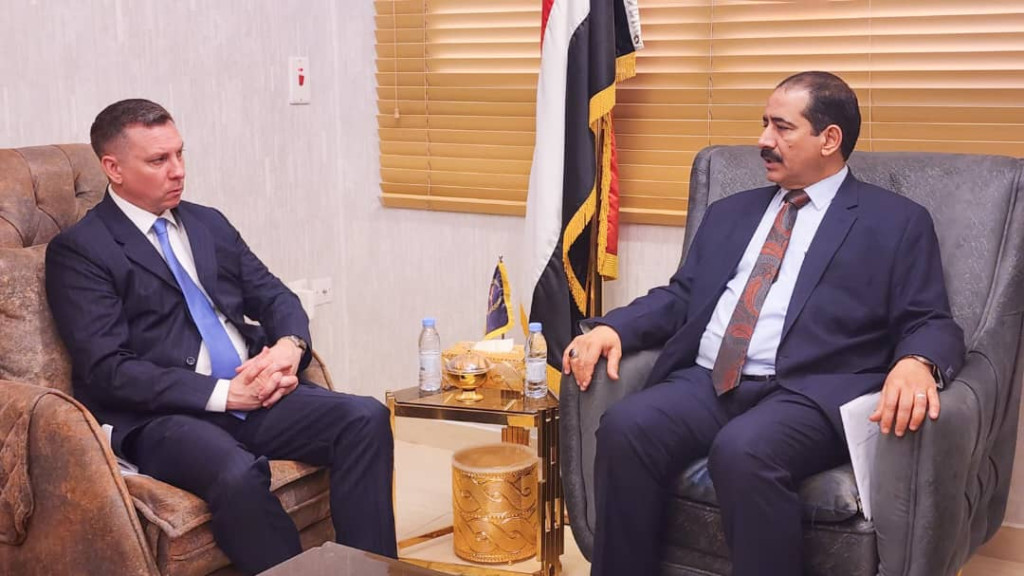 وزير الداخلية يبحث مع الملحق الأمني الأمريكي تعزيز التعاون في مجال مكافحة الإرهاب