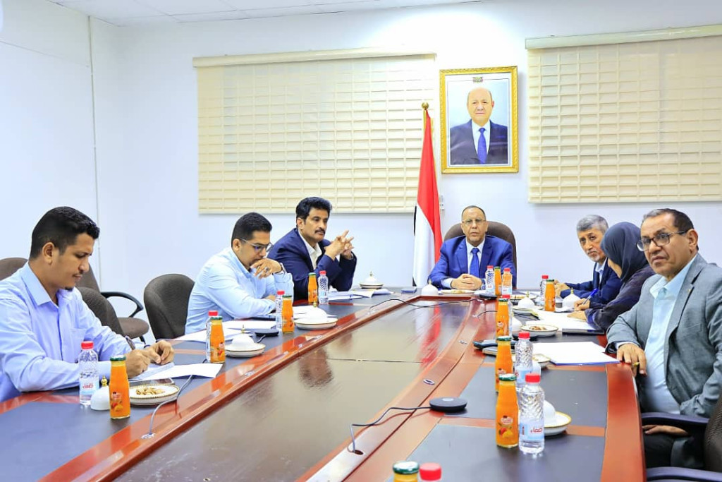 وزير الصناعة والتجارة يرأس اجتماعًا للجنة المشتركة لتعزيز الشراكة بين القطاعين العام والخاص
