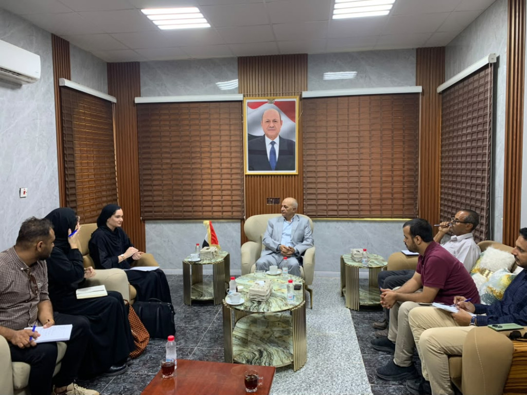وزير المياه والبيئة يبحث مع منظمة أكتد الفرنسية تعزيز التعاون المشترك