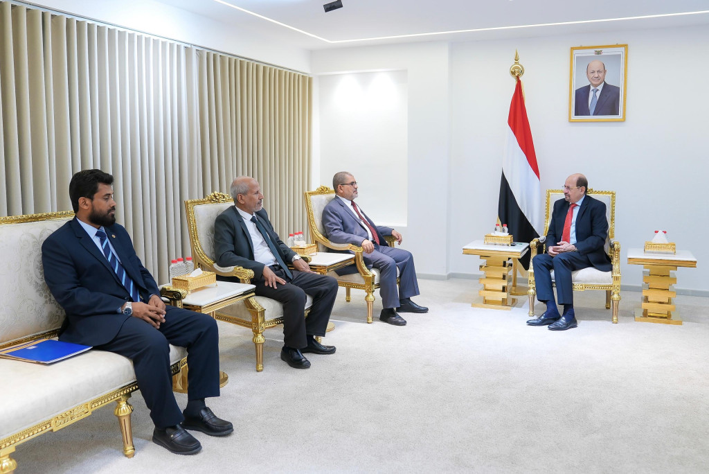 رئيس الوزراء وزير الخارجية يطلع على سير العملية التعليمية والأكاديمية بجامعة حضرموت