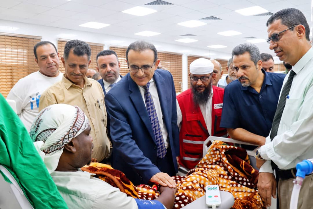 وزير الصحة ومحافظ لحج يدشِّنان مركز الغسيل الكلوي بمستشفى (ابن خلدون) العام بالحَوطَة بدعم قطري