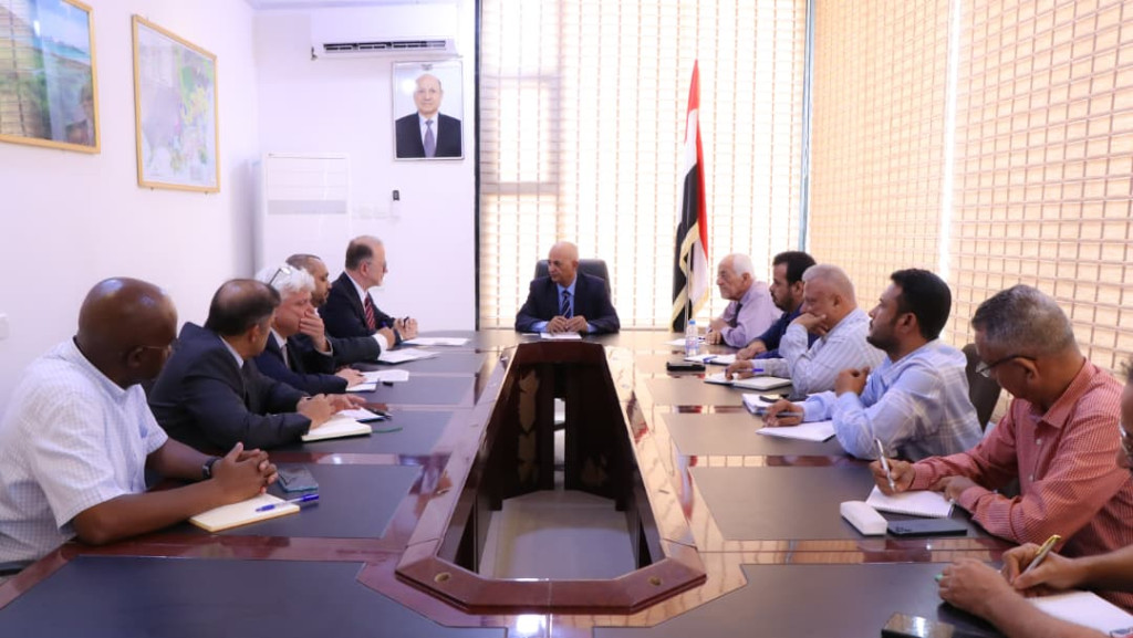 وزير المياه يبحث مع اليونيسف تعزيز التعاون في مجالات المياه والإصحاح البيئي