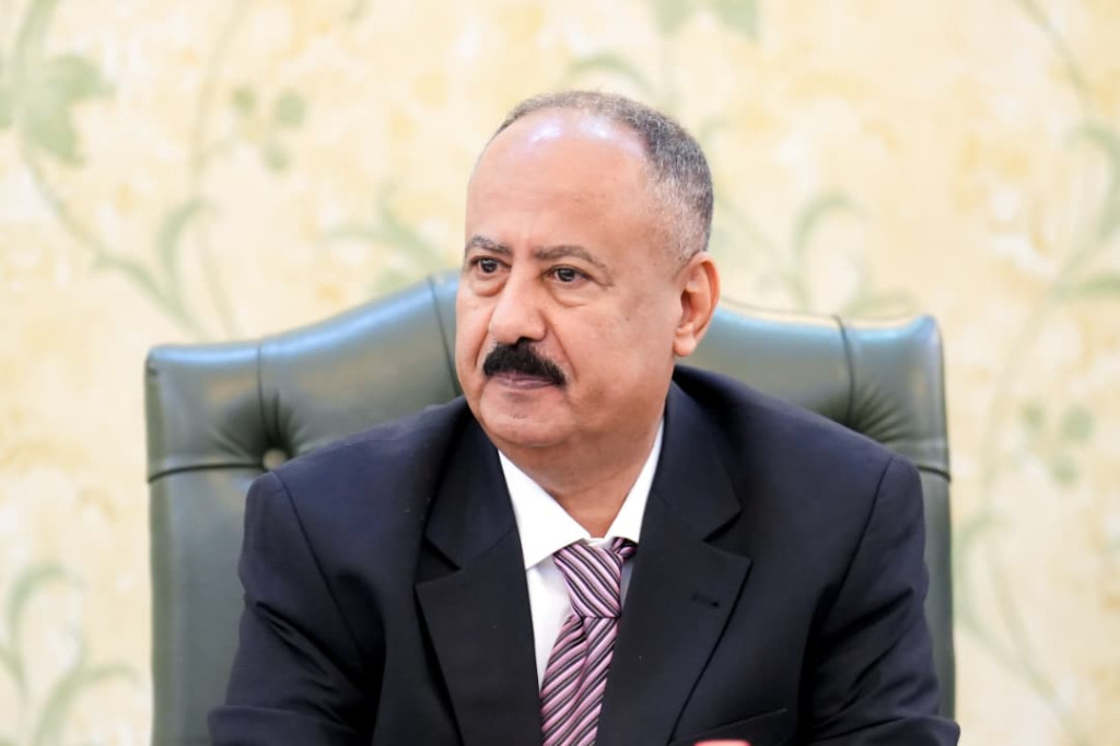 عدن - سبأنت ناقش وزير النقل محسن العُمري، اليوم، مع المكتب الفني وعدد من المختصين بالوزارة بالعاصمة المؤقتة عدن، الإجراءات والترتيبات المتعلقة بدعم واستمرار سلاسل الإمداد وضمان انسيابية حركة النقل وال